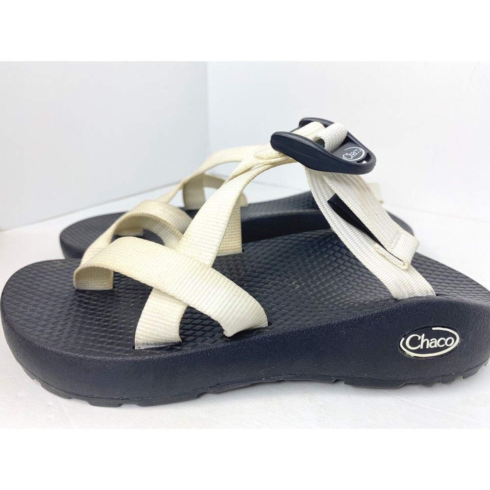 Chaco Woman’s White Strap Sandals Flip Flops Size U.S 6, Black Rubber Adjustable - Picture 6 of 12